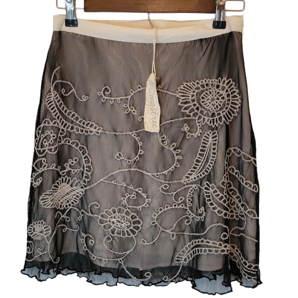 Mystree Lace Black & Cream Mini Skirt Size Small - Picture 2 of 6